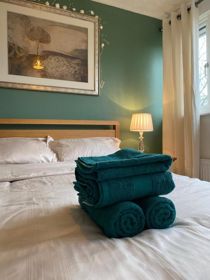 1 Luxurious Double Bedroom With Private Shower Reading Extérieur photo