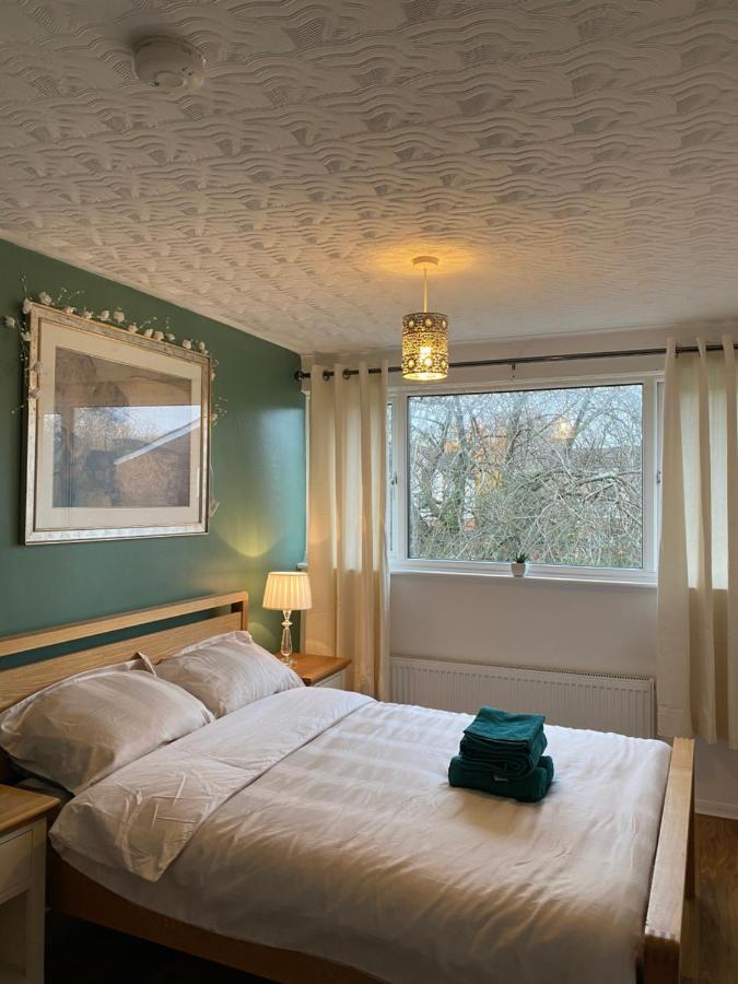 1 Luxurious Double Bedroom With Private Shower Reading Extérieur photo