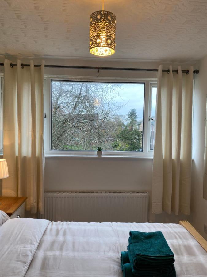 1 Luxurious Double Bedroom With Private Shower Reading Extérieur photo