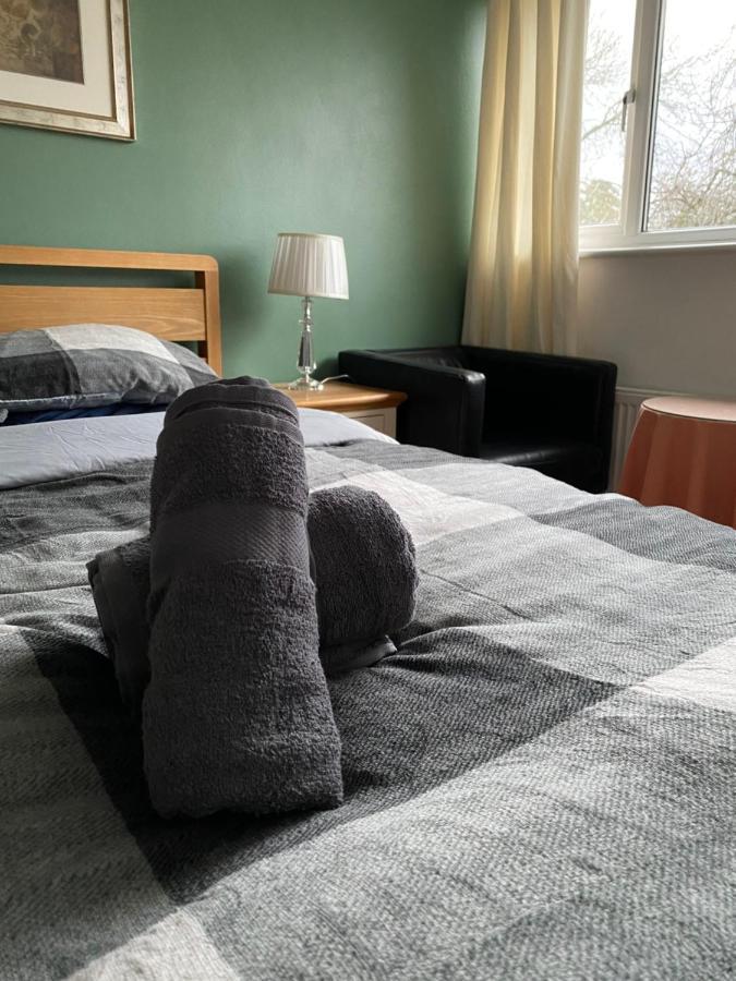1 Luxurious Double Bedroom With Private Shower Reading Extérieur photo